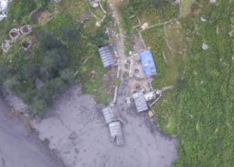 Una crecida repentina en Nepal arrasa decenas de casas y deja varios desaparecidos