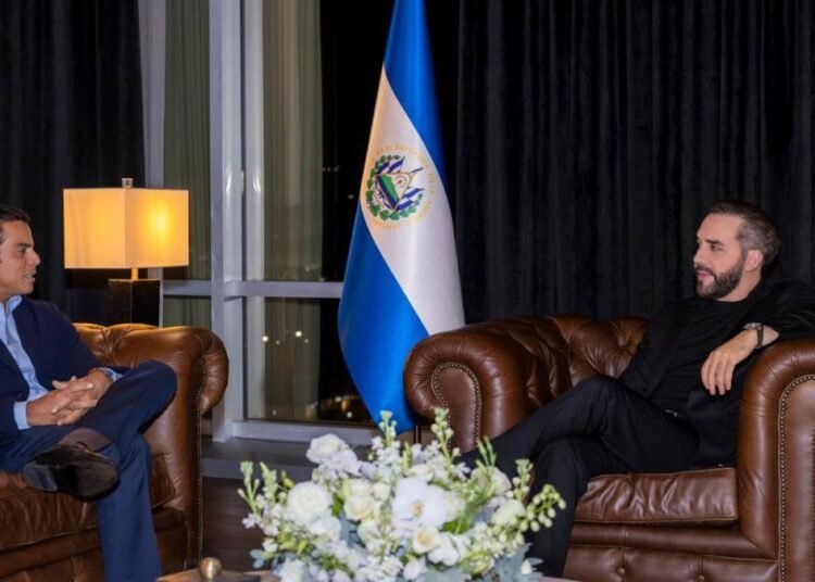 Saymon Diaz se reune con Nayib Bukele para impulsar el nuevo Estadio Nacional