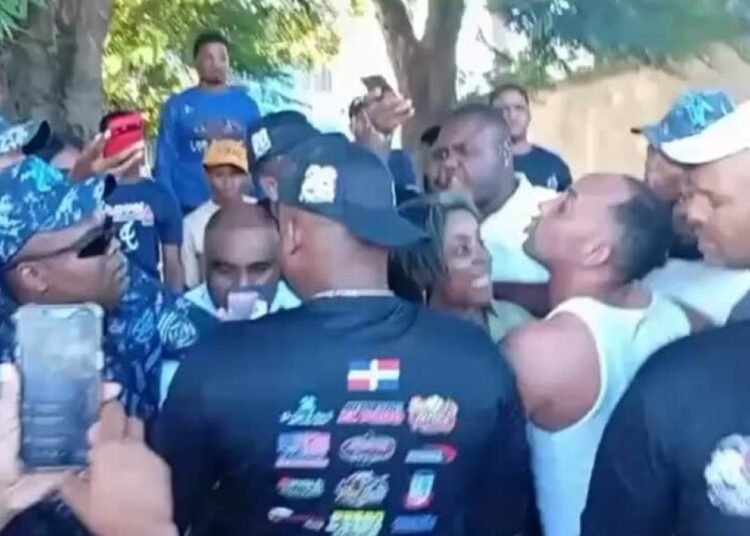 Investigan incidente entre diputada Millys Johanna Martínez Morillo y policías en Elías Piña