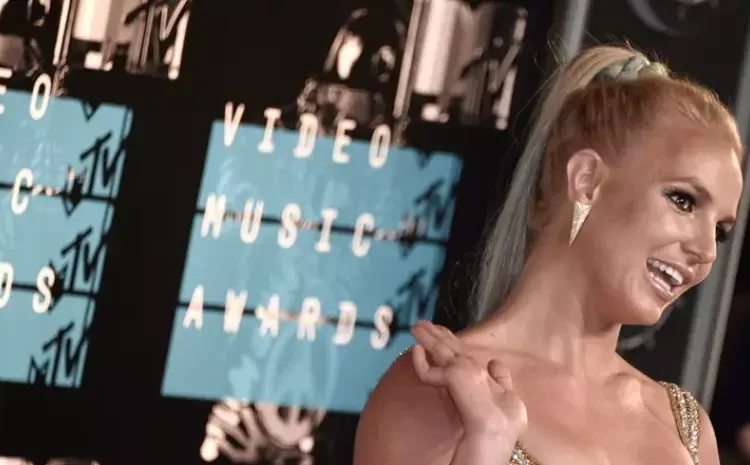 Britney Spears lanza la inédita She Never Be Me para celebrar los 25 años de su icónico álbum Britney