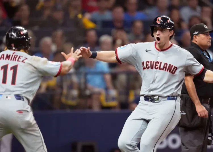 Cleveland remonta a Tampa Bay y toma ventaja en la Serie de Campeonato de la Liga Americana