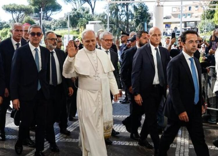 Operan con éxito al papa León XIV para extirparle un nódulo en el pulmón en el Policlínico Gemelli de Roma