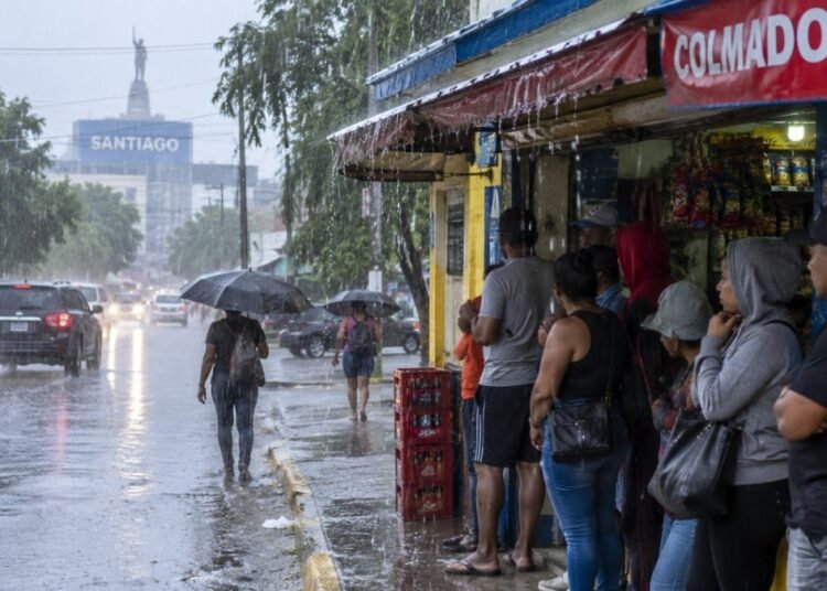 COE emite alerta verde para siete provincias y el Distrito Nacional por vaguada