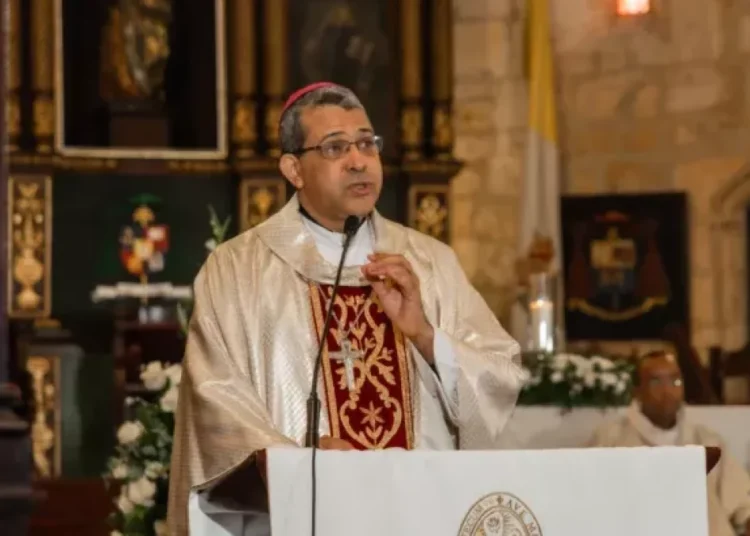 Carlos Tomás Morel asume tras renuncia de Francisco Ozoria: funciones y rol de un arzobispo