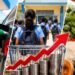Combustibles colegios y alimentos disparan el costo de la vida con el 85 de la inflación de septiembre