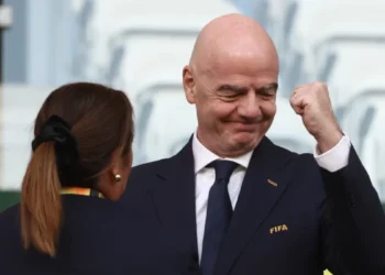 Gianni Infantino lleva su campaña de reelección en la FIFA a Japón tras sus errores