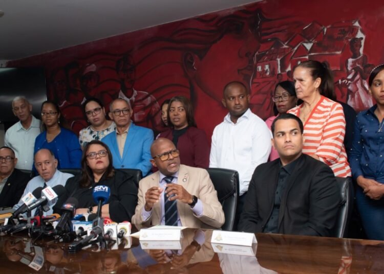 Colegio Médico Dominicano exige reunión urgente con el presidente Abinader por crisis hospitalaria