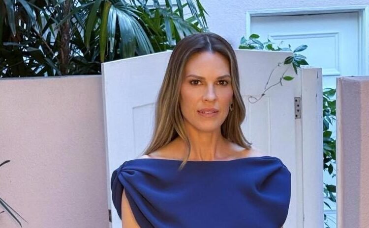 Hilary Swank anuncia su tercer embarazo a los 52 años y sorprende a todos