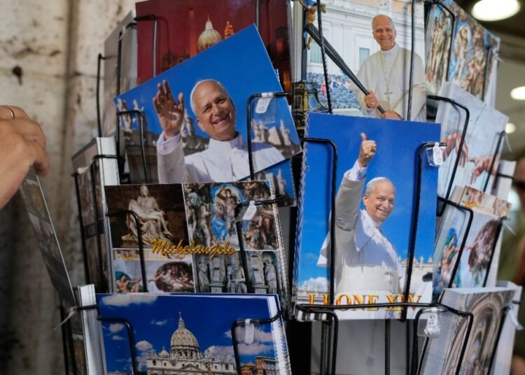 Papa León XIV se recupera favorablemente tras cirugía de pulmón y ya oficia misa
