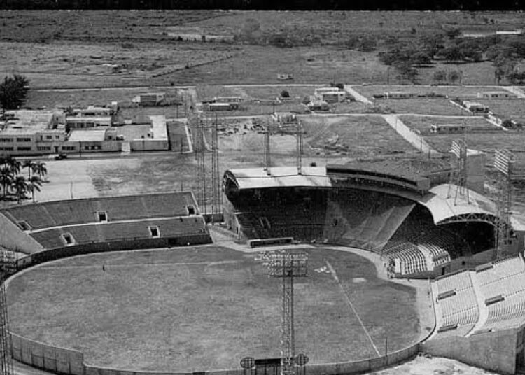 De la pelota bajo luces a una industria del béisbol en la República Dominicana