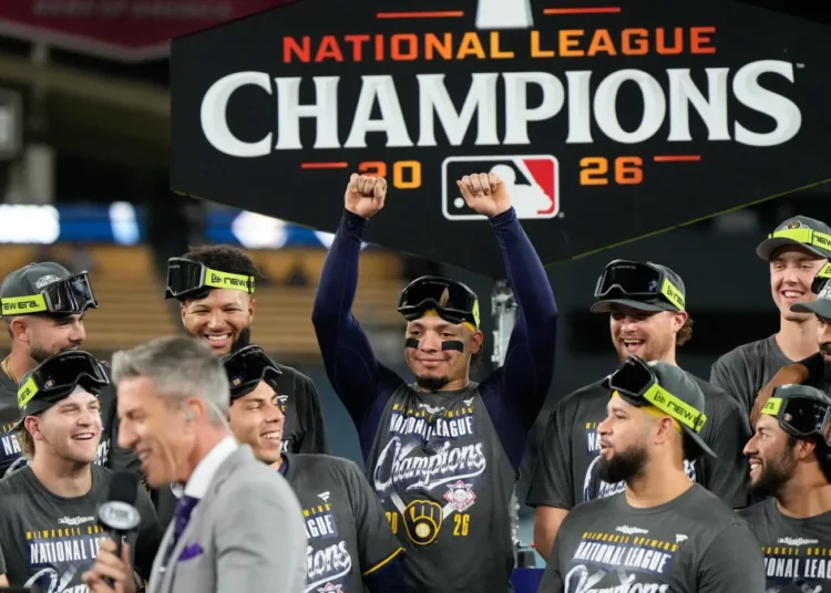 Cerveceros barren a los Dodgers y vuelven a la Serie Mundial tras 44 años
