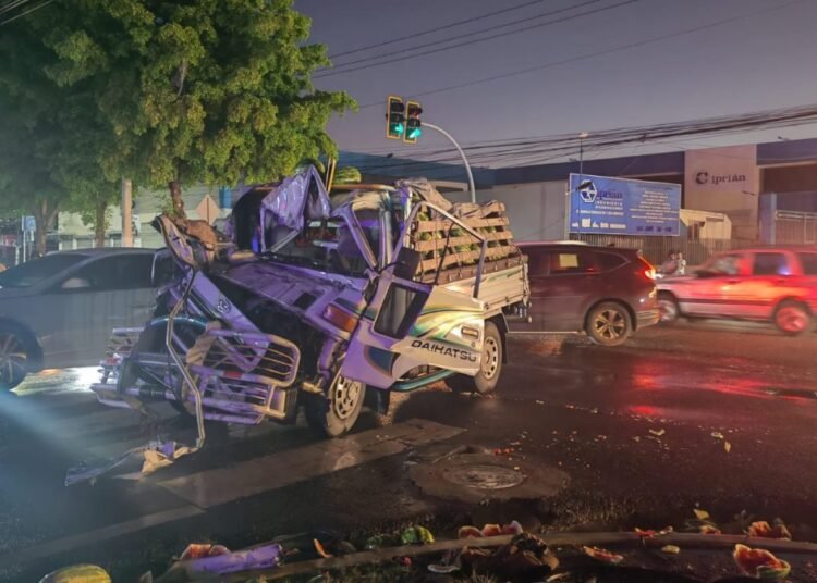 Choque mortal en la Ortega y Gasset: Conductor de patana huye tras fatal impacto