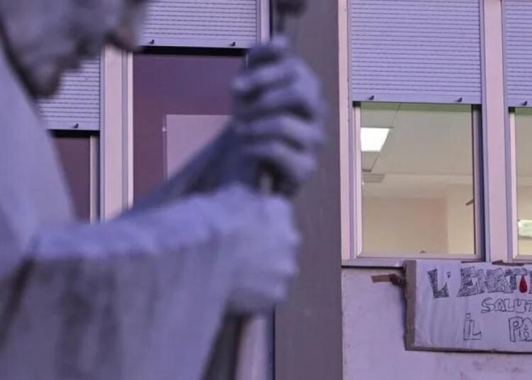 Emocionante gesto de niños con cáncer hacia el papa León XIV desde el hospital