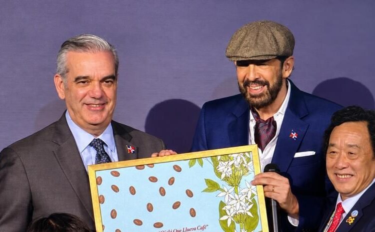 La FAO rinde emotivo e histórico homenaje a Juan Luis Guerra por Ojalá que llueva café