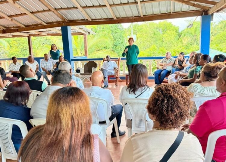 Estudiantes avanzan de grado sin saber leer ni escribir según advierte Josefina Pimentel