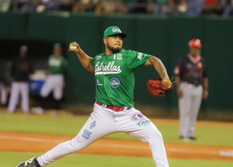 Las Estrellas continúan invictas tras derrotar a los Leones en el béisbol invernal