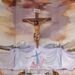 Tragedia en Ecuador: sacerdote muere aplastado por una cruz mientras oficiaba misa y reflexionaba sobre la muerte