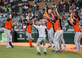 Toros del Este vencen a las Estrellas con poder ofensivo en San Pedro de Macorís