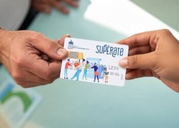 Abinader revela que 10 mil personas salen de la pobreza cada mes en el sistema de Supérate