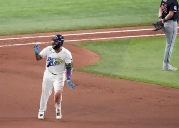 Junior Caminero y Freddy Peralta guían a los Tampa Bay Rays a la Serie Mundial