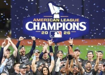 Cerveceros y Rays garantizan un campeón inédito en una Serie Mundial histórica bajo techo