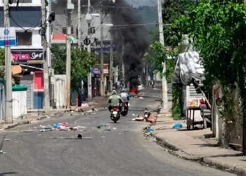 Huelga en San Francisco de Macorís se intensifica con más de 20 detenidos y amenaza de extenderse al Cibao