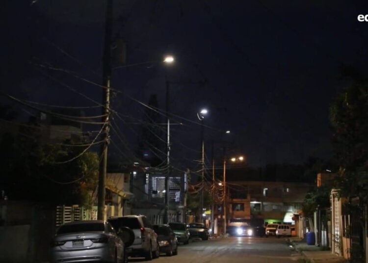 EDEEste invierte más de 147 millones de pesos en iluminación y alumbrado público