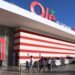 Empleados de Hipermercados Olé se tiran a las calles y paralizan labores por recortes en bonos