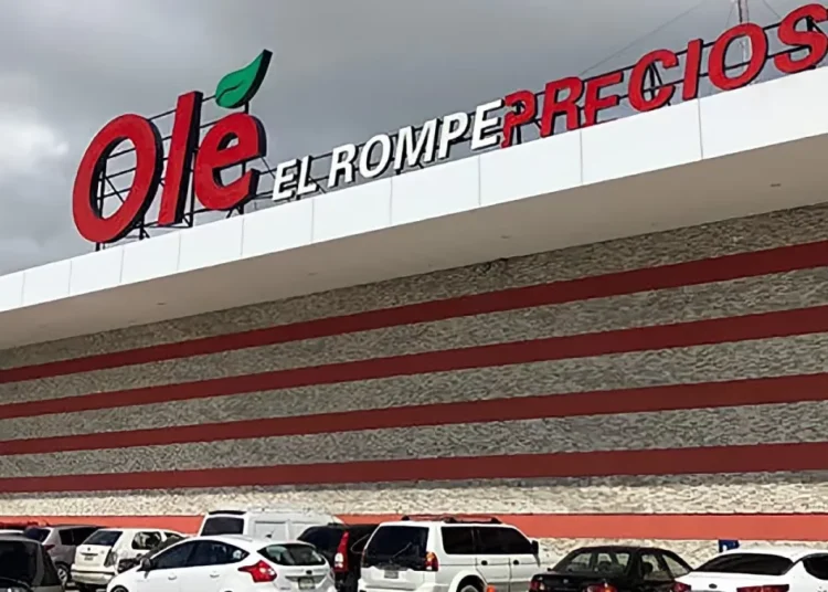 Sindicatos exigen la reposición de trabajadores cancelados en Hipermercados Olé tras protestas