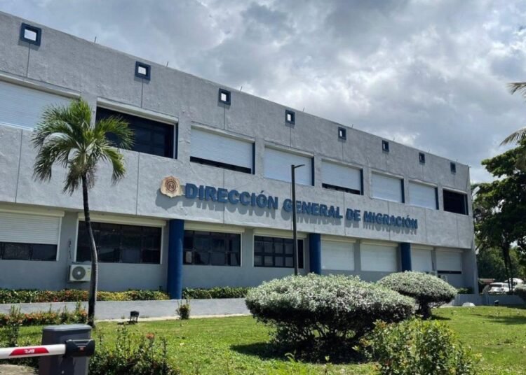 Migracion retira mas de 56 mil impedimentos de salida por solicitud de la Procuraduria