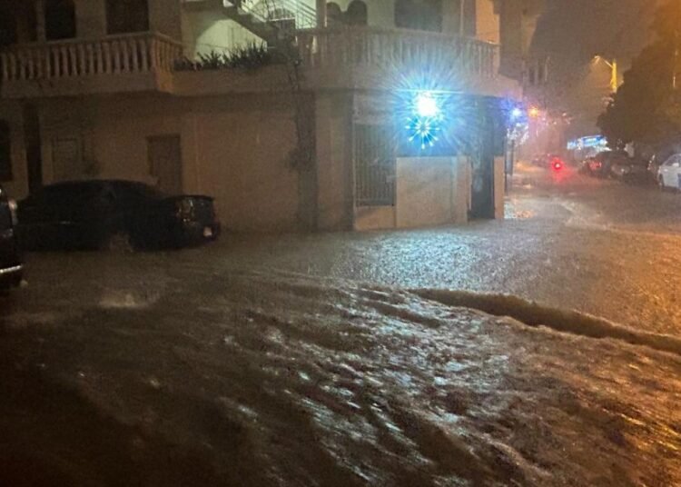 Fuertes lluvias provocan inundaciones y crecidas de cañadas en Santiago y municipios