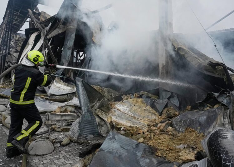 Ataque masivo de misiles en Kiev y ofensiva de drones marcan la tensa jornada en el conflicto