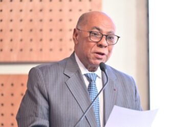 Senado extiende plazo a empresas y lanza plan para socializar el nuevo Código Penal