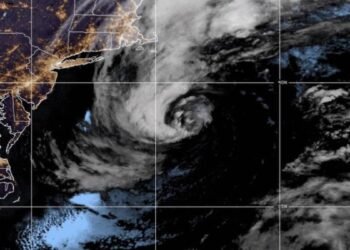 Josephine azota la costa este de EE UU con inundaciones y fuertes vientos
