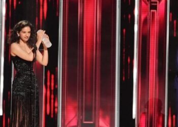 Juan Luis Guerra entrega el prestigioso Premio Billboard Salón de la Fama a Rosalía