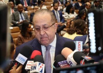Magin Diaz defiende subsidios a los combustibles para frenar alzas internacionales