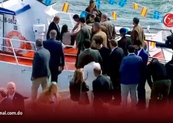 La reina Letizia sufre una inesperada caída al salir de un barco en Llanes