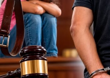 Condenan a dos años de cárcel a hombre que golpeó brutalmente a su hija de 10 años en Valverde
