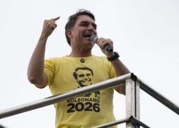 De recortar ministerios a mano dura: las tres claves de Flavio Bolsonaro para gobernar Brasil