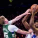 Joel Embiid brilla con tripe-doble y mantiene a los Sixers invictos en la NBA