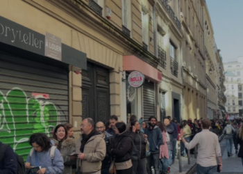 Brasileños hacen largas filas en Francia para votar en la segunda vuelta entre Lula y Flávio Bolsonaro