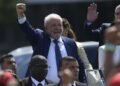 Lula lidera inicial en elecciones de Brasil y extienden votación por dos horas tras denuncias