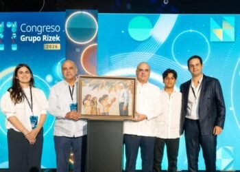 Grupo Rizek celebra congreso sobre inteligencia artificial y el valor del criterio humano