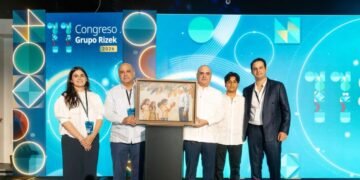 Grupo Rizek celebra congreso sobre inteligencia artificial y el valor del criterio humano