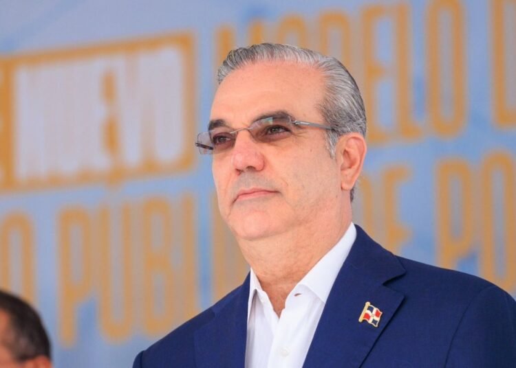 Luis Abinader ordena blindar la frontera con Haití con dos batallones y artillería pesada