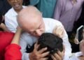 Lula lidera con el 57.6 por ciento frente a Flavio Bolsonaro en un inicio de conteo pausado por la Suprema Corte