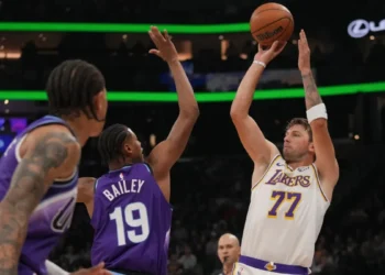 Luka Doncic brilla con 52 puntos y guía a los Lakers a una gran victoria ante los Utah Jazz