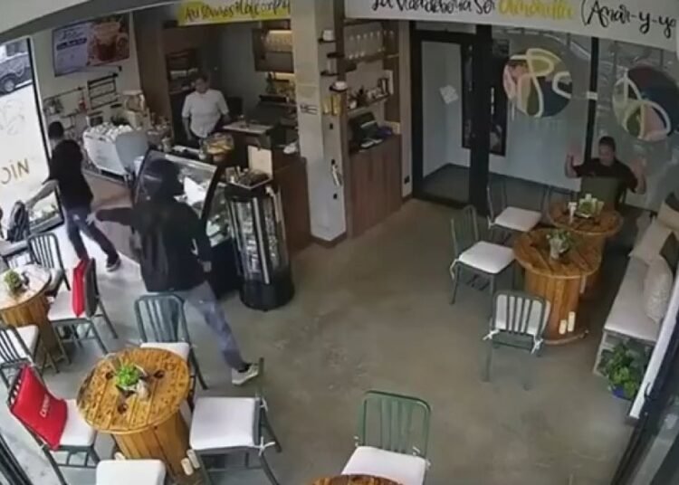 Asalto a mano armada en Naco: Delincuentes atracan a clientes en pleno día