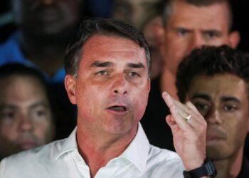 Flavio Bolsonaro impugna la victoria de Lula y desata una nueva crisis política en Brasil