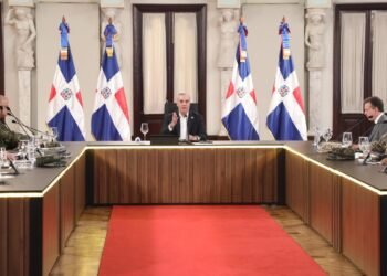Abinader advierte que no permitirá bandas haitianas a menos de 20 kilómetros de la frontera
